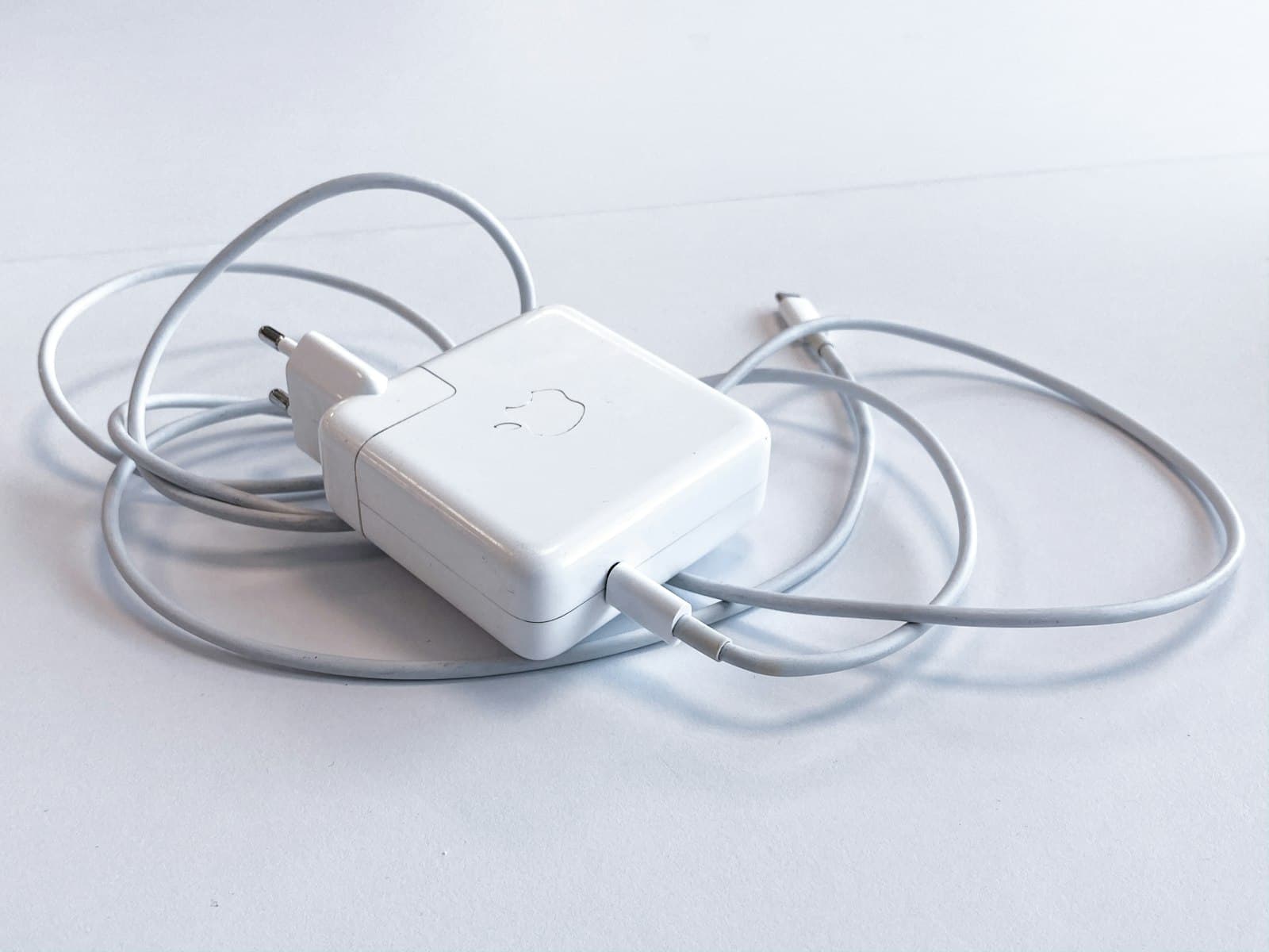 Cargador universal para laptop — detalle